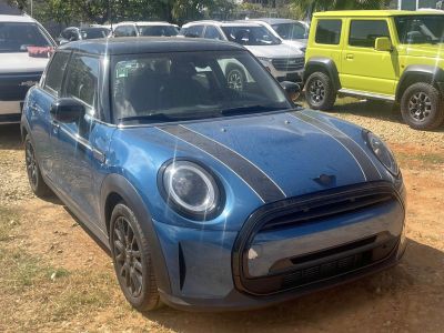 Auto - MINI Cooper 5 Puertas